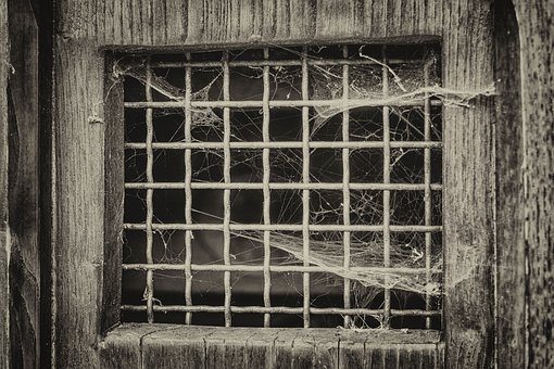 window-1690052__340