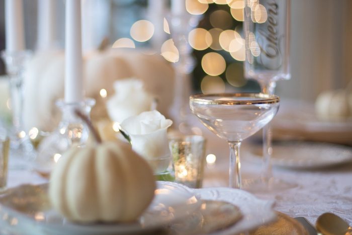 holiday-table-1926946_1920